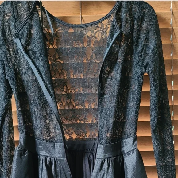 SOLD Windsor Formal black lace A line dress - Picture 5 of 11